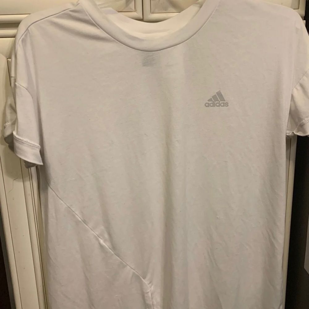 Adidas Womens  Logo Split Tee XL
Tee Shirt has a Split